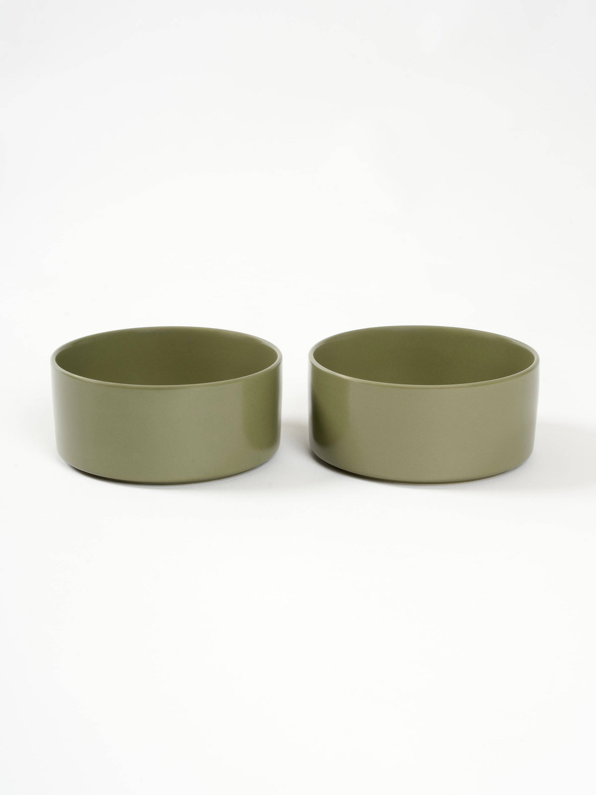 Oli ceramic dog bowl in olive