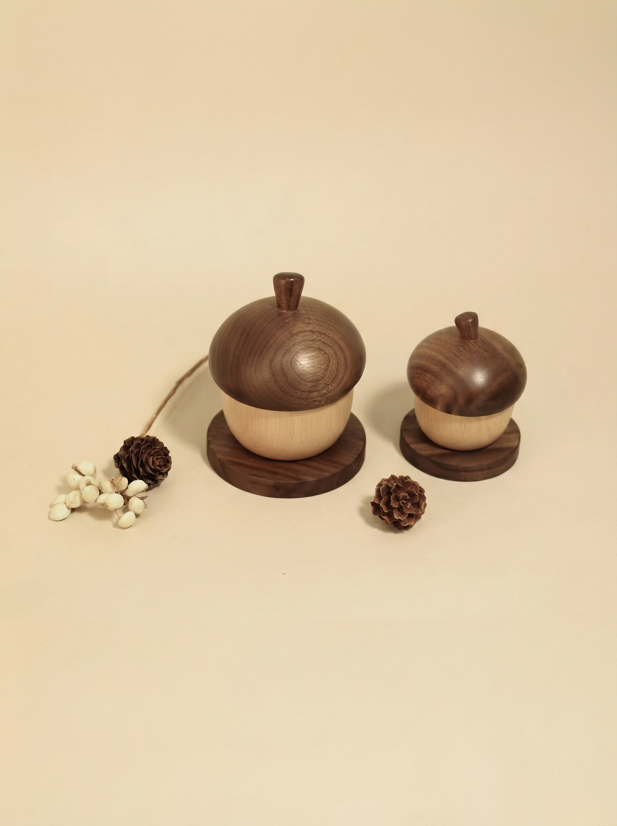 Acorn-shaped memorial keepsake urn for pets